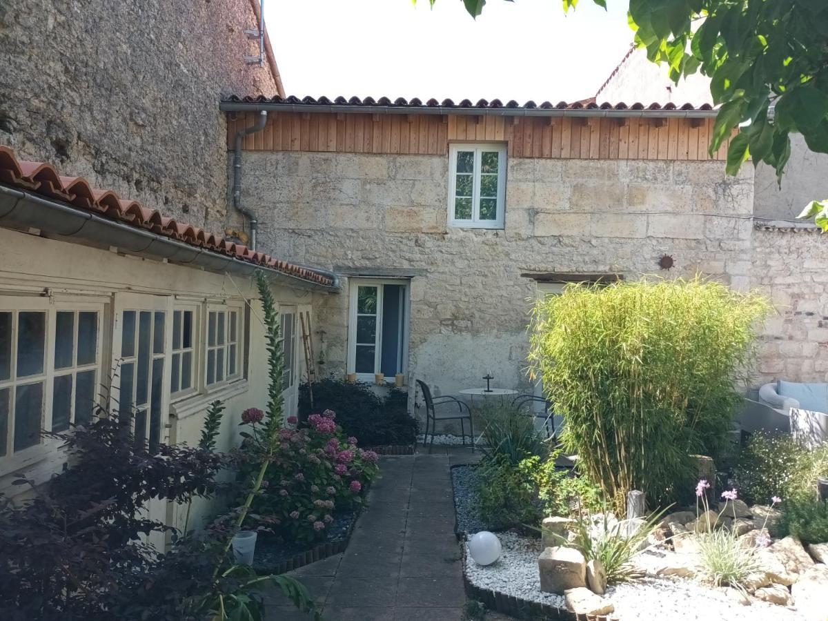 Le Petit Bois Apartment *